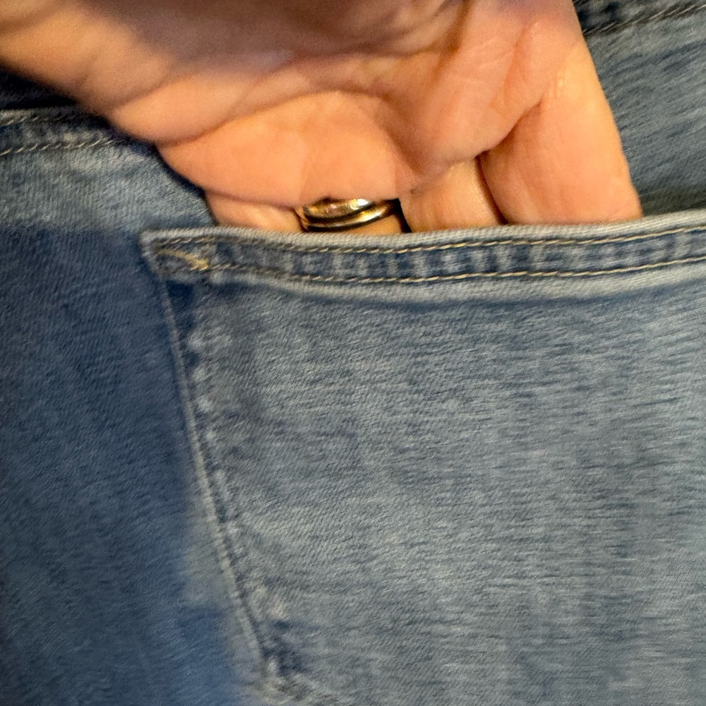 Talbots Women's FLAWLESS   GIRLFRIEND DENIMSHORTS   SIZE: 10     #H - Picture 5 of 7